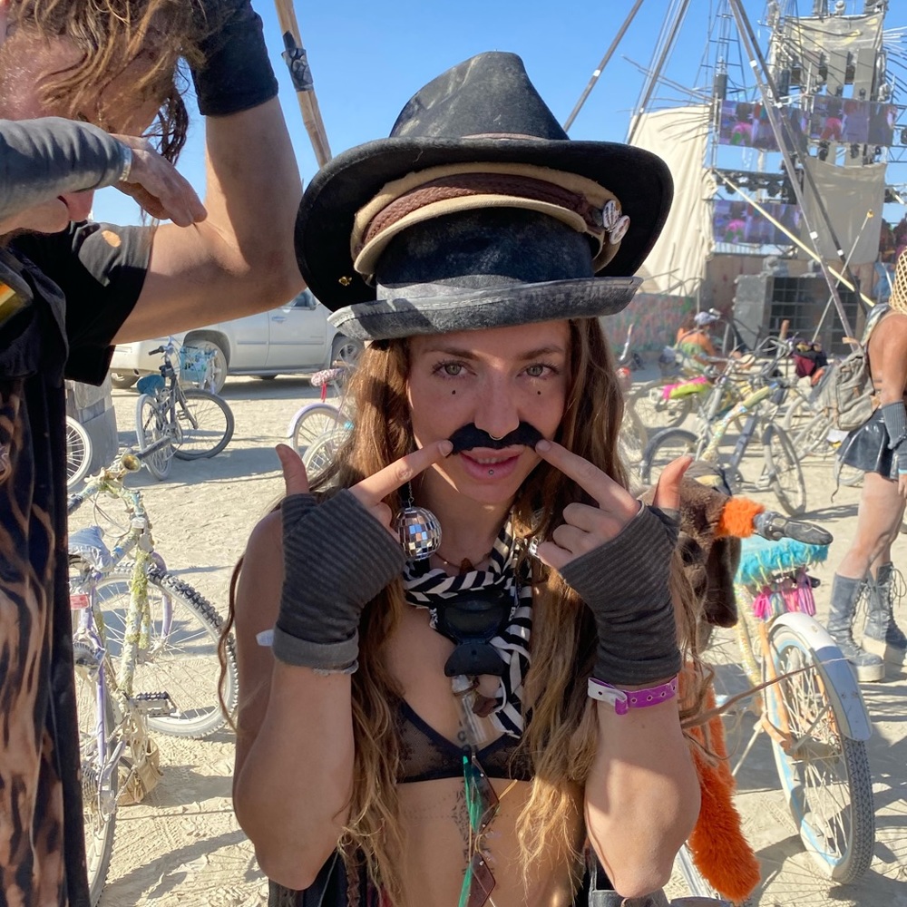 Meet your Posher, Capella